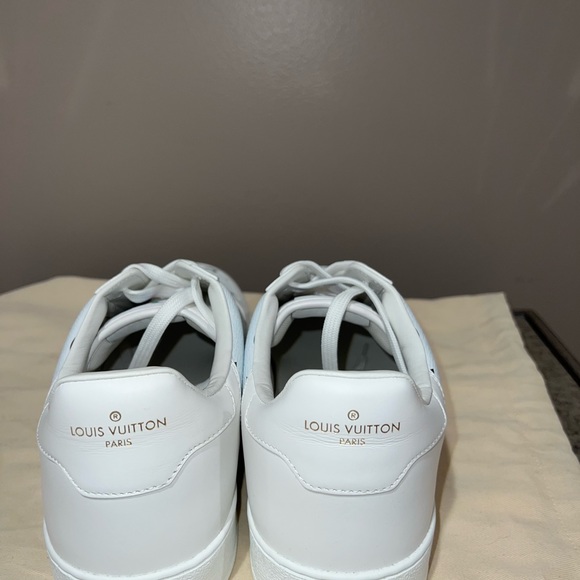 Authentic Louis Vuitton sneakers - Picture 7 of 11